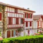 Slide Résidence Collines Iduki - Bastide Clairence - Village de Bastide Clairence