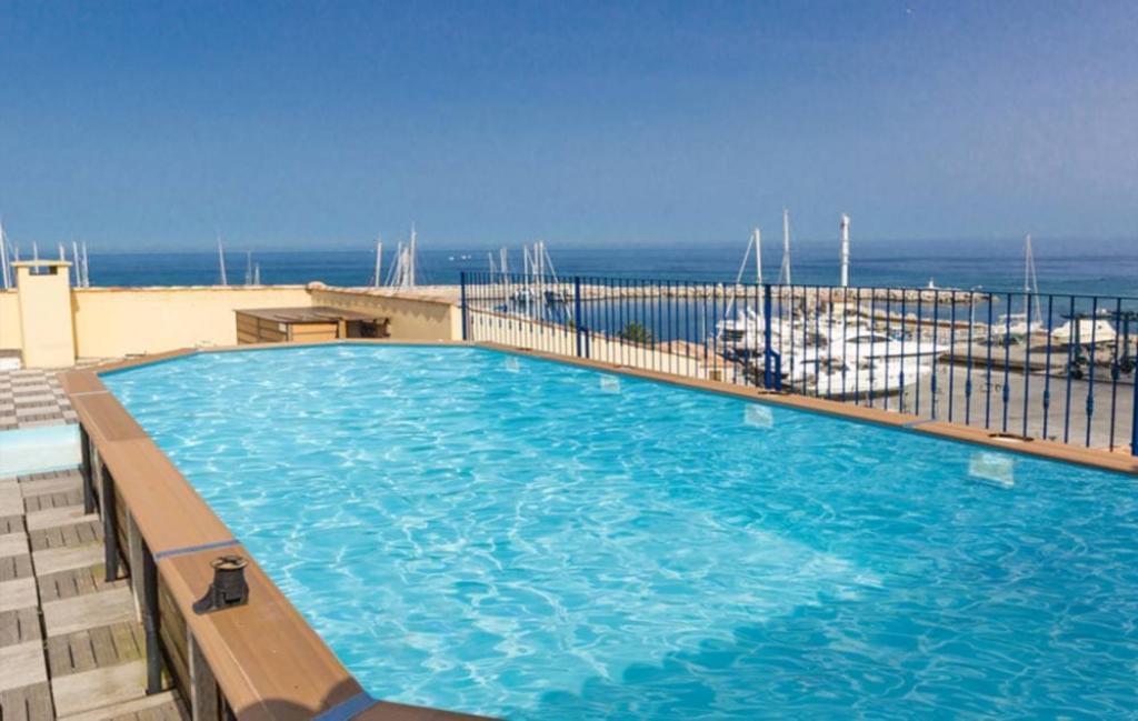 Slide Piscine de la résidence Les Voiles Blanches à Solenzara