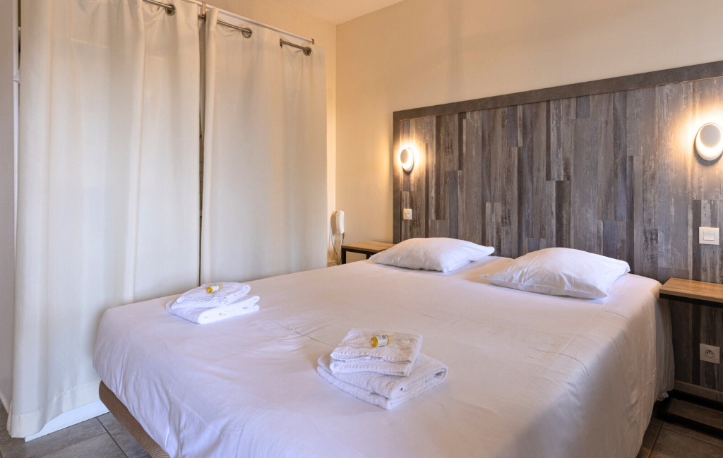 Slide Résidence Collines Iduki - Bastide Clairence - Logement 4 personnes - Chambre double