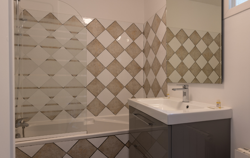 Slide Résidence Collines Iduki - Bastide Clairence - Logement 4 personnes - Salle de bain