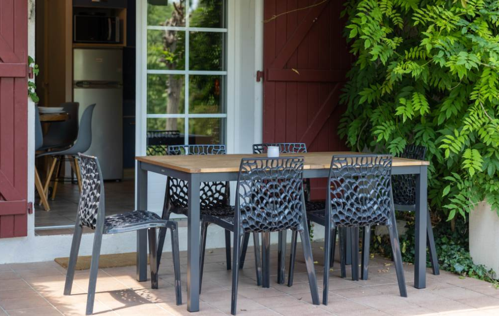 Slide Résidence Collines Iduki - Bastide Clairence - Logement 6 personnes - Terrasse équipée