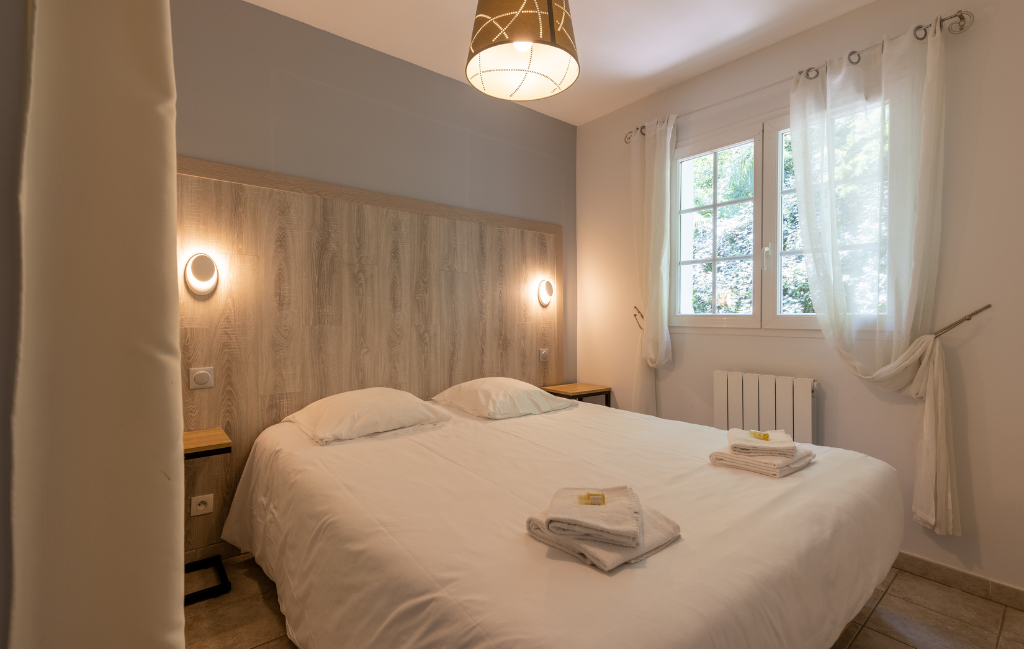 Slide Résidence Collines Iduki - Bastide Clairence - Logement 6 personnes - Chambre double