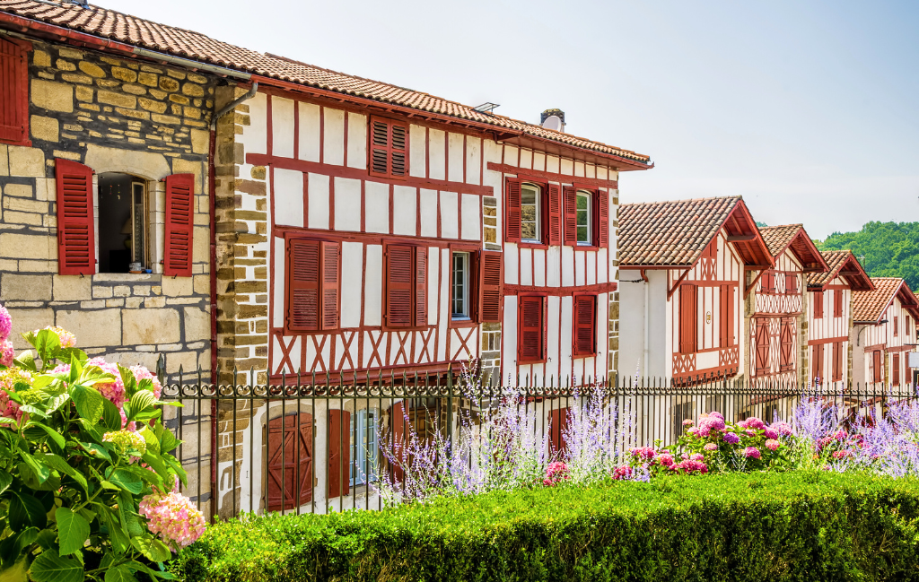 Slide Residence Collines Iduki - Bastide Clairence - Village of Bastide Clairence