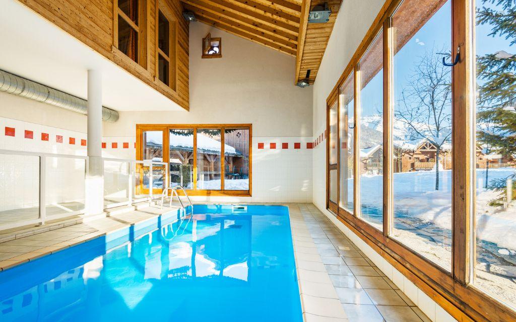 Slide Résidence Les Fermes de Samoens - swimming pool