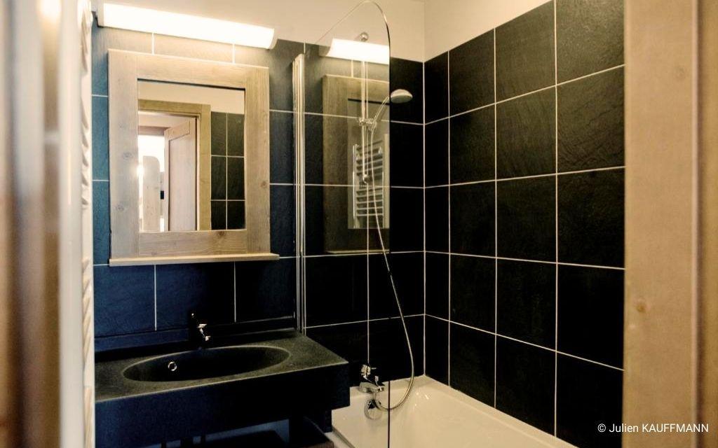 Slide Résidence Les Grandes Feignes - bathroom