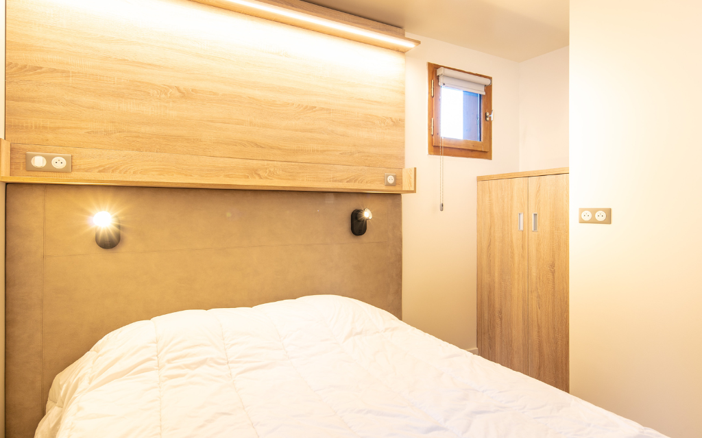 Slide Résidence Le Beauregard - bedroom