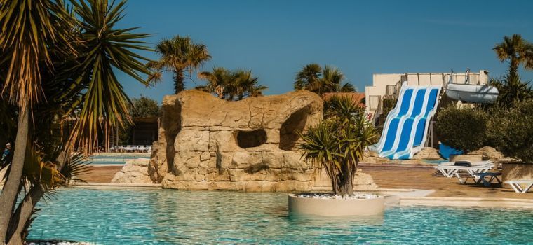 Toboggan triple pistes et simple piste au sein de l’espace aquatique du village Vacances Les Mûriers