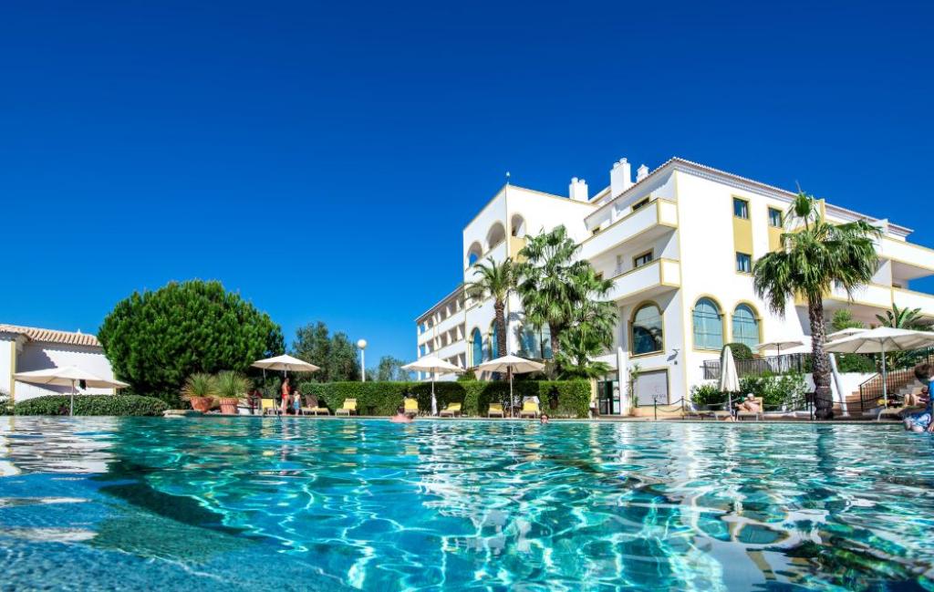 Slide Résidence Vale d'El Rei Hotel & Vila à Carvoeiro - Résidence avec piscine extérieure