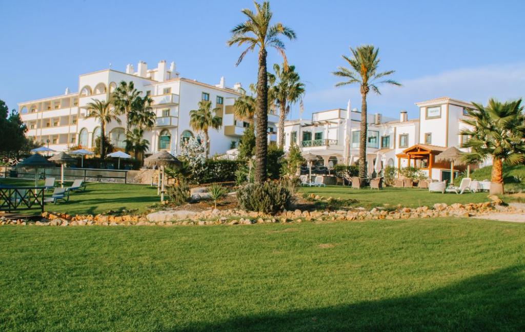 Slide Résidence Vale d'El Rei Hotel & Vila à Carvoeiro - Jardin de palmier et de pin