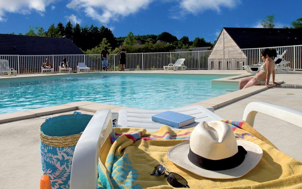 Slide Résidence Le Domaine du Bosquet - piscine