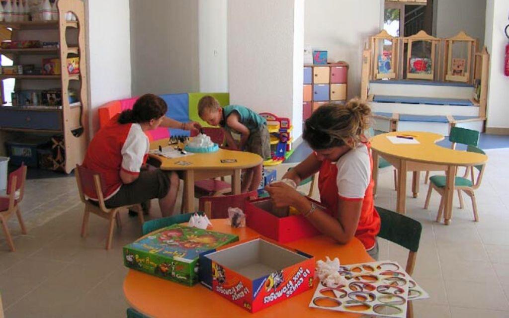 Slide Le Village des Isles - salle de jeu