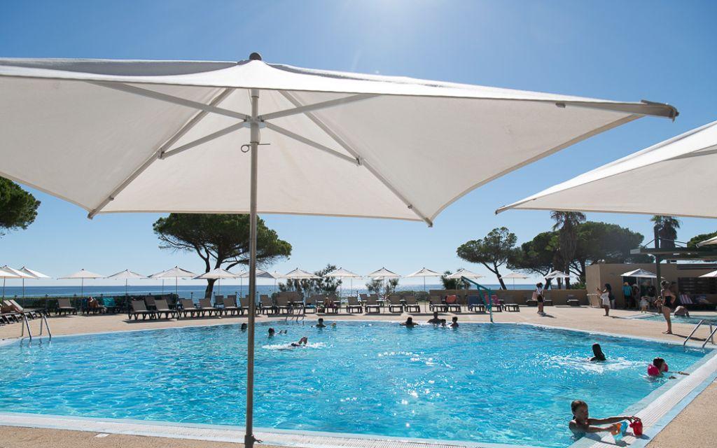 Slide Le Village des Isles - swimming pool